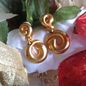 🌹🌹 CLARA STUDIOS (VINTAGE) GOLD SWIRL CIRCLE EARRINGS – CLIP-ONS 🌹🌹 NWOT